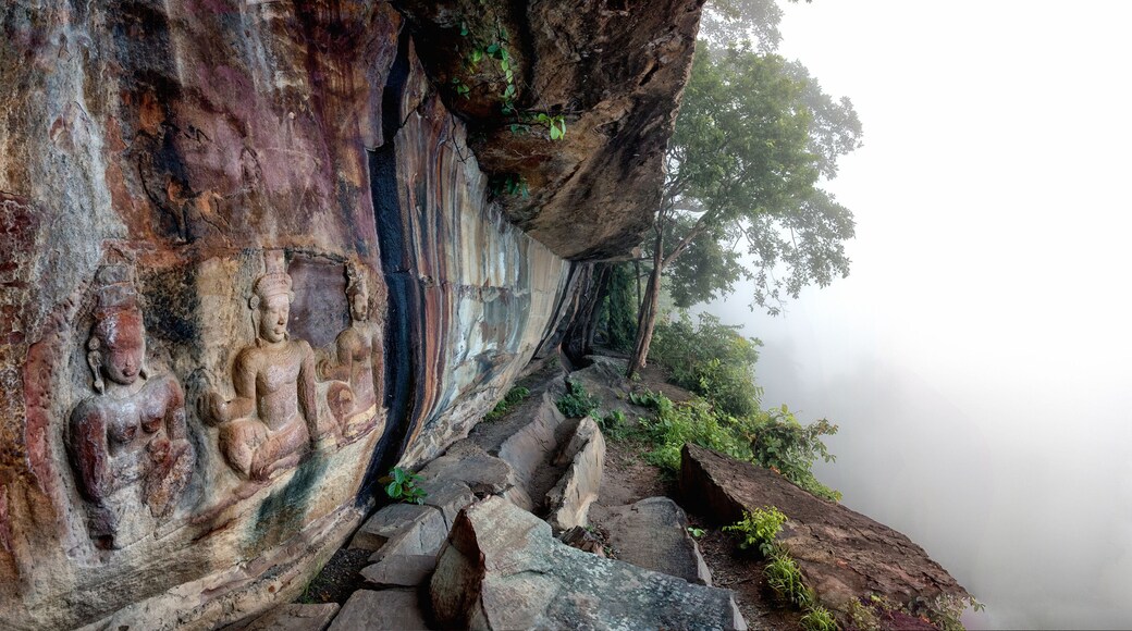 (Pha Mor E Daeng) Khao Phra Wihan National Park, Sisaket, Thailand