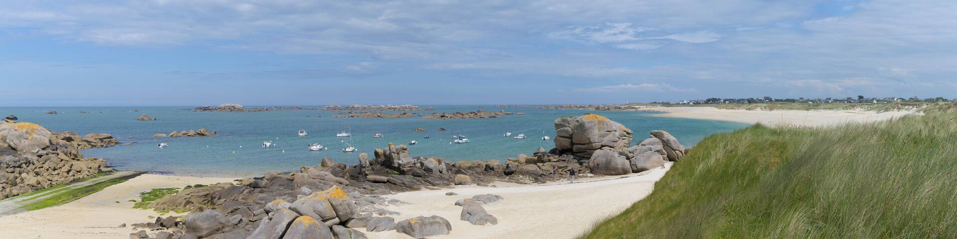 Sentier côtier GR34 et joli paysage de mer à Kerlouan-Ménéham - Finistère Bretagne
