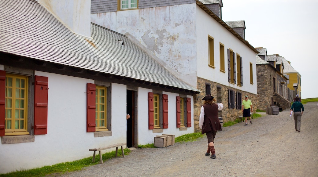Fortress Louisbourg National Historic Site showing street scenes, a small town or village and heritage architecture