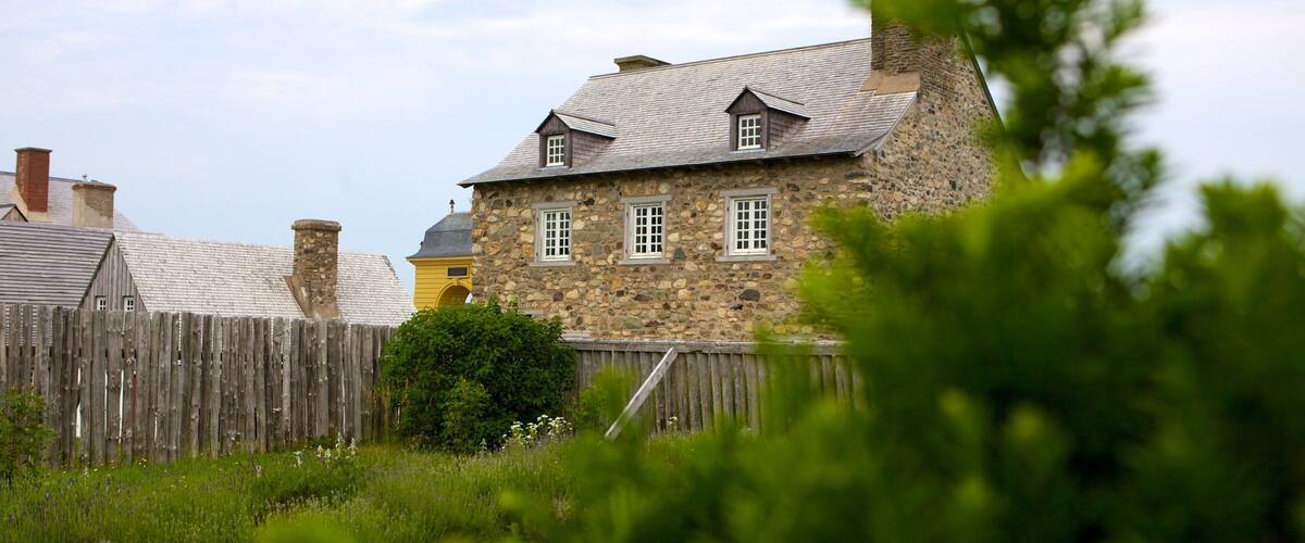 Fortress Louisbourg National Historic Site showing a house and heritage architecture
