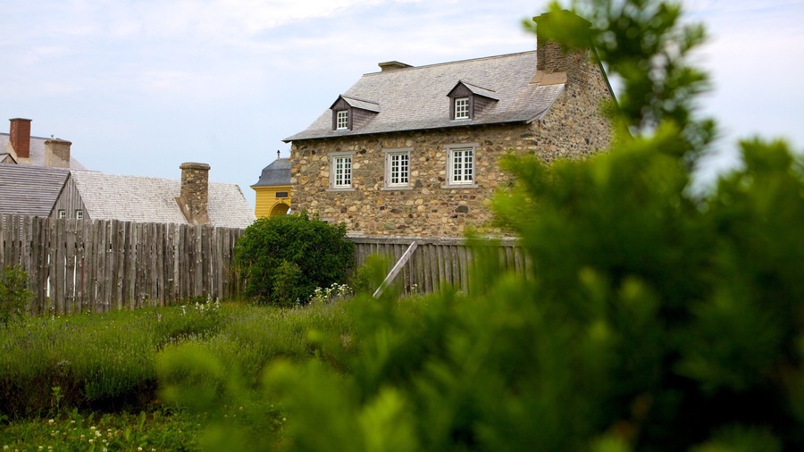 Fortress Louisbourg National Historic Site showing a house and heritage architecture