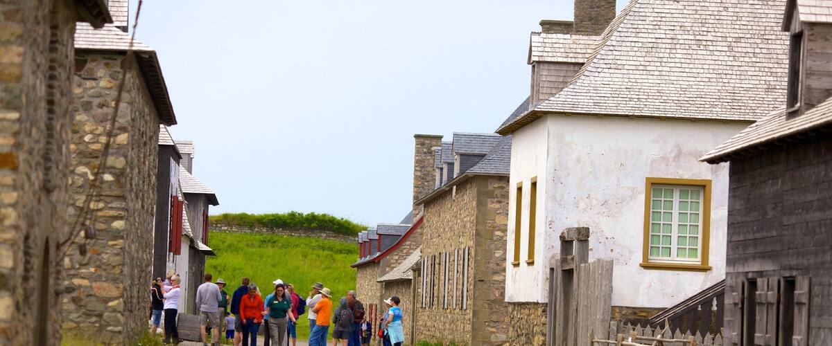 Fortress Louisbourg National Historic Site showing street scenes, a small town or village and heritage architecture