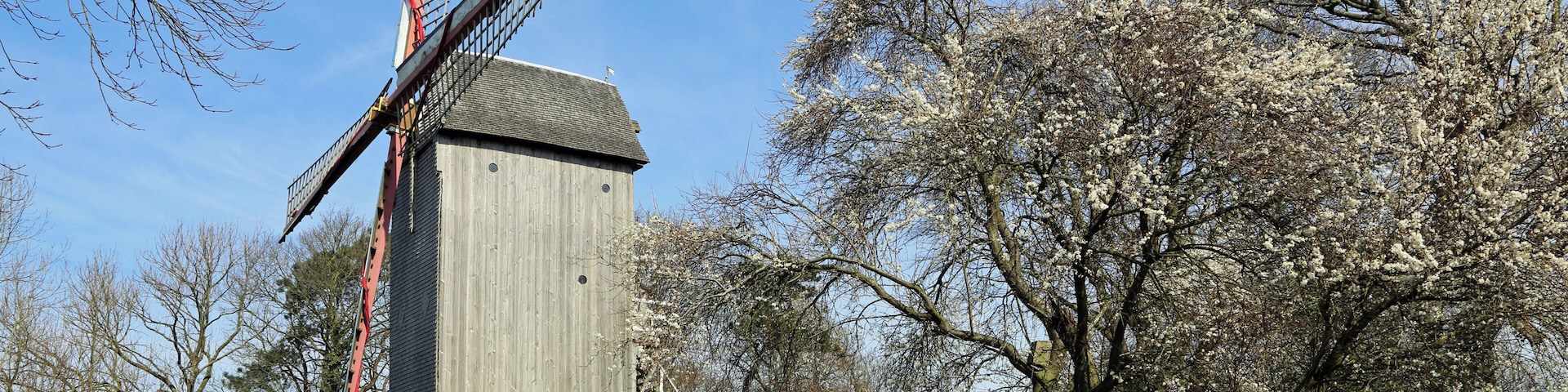 This building is inscrit au titre des Monuments Historiques. It is indexed in the Base Mérimée, a database of architectural heritage maintained by the French Ministry of Culture, under the reference PA00107426 .