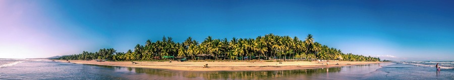 El Cuco is the widest and longest beach I've ever been to! El Salvador is so full of surprises.