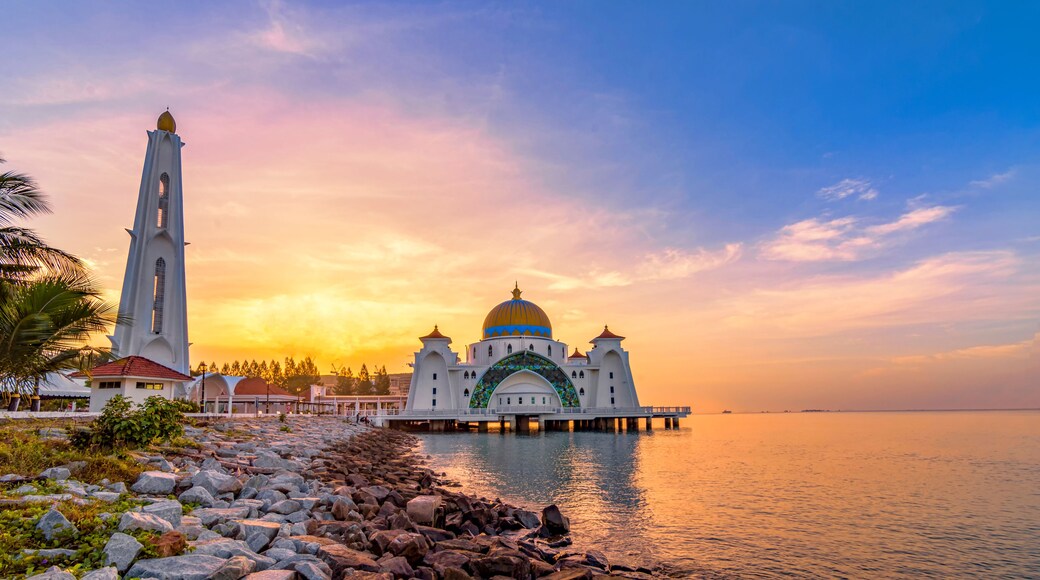 Malacca Straits Mosque ( Masjid Selat Melaka), It is a mosque located on the man-made Malacca Island near Malacca Town, Malaysia