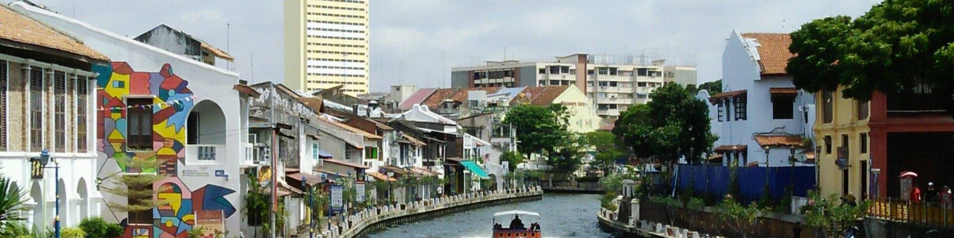 A river which flows through the middle of Malacca City. Did you know it used to be a vital trade route during the heyday of Malacca Sultanate in the 15th century?
#lifeatexpedia #my2016