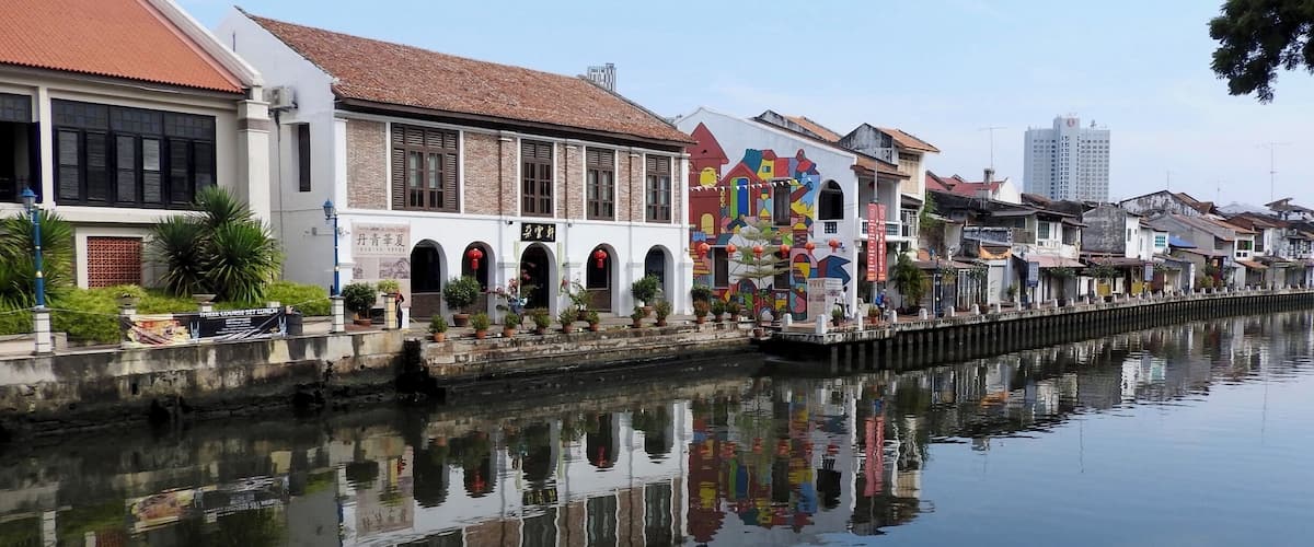 The river was the main artery of trade for Melaka in its heyday when it was bustling with traders from all around the world. 
Some buildings from that era still stand majestically by the river, which is also lined by old villages, or kampungs, and modern day buildings.
#River
#LikeALocal