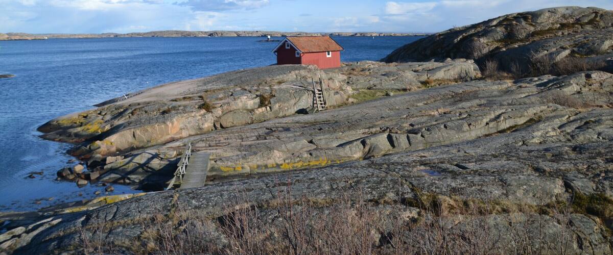 The beautiful west coast of Sweden. Smögen is one of the most famous places for tourists during summer, when people flock here to swim, eat and party at the picturesque Smögen Pier.
I preferred it better this cold, but sunny, day in April. Almost no one else there but a few Norwegians, coming down with their big boats, to celebrate easter.
#sweden #seaview #rocks #roadtrip #weekendgetaway #Blue
