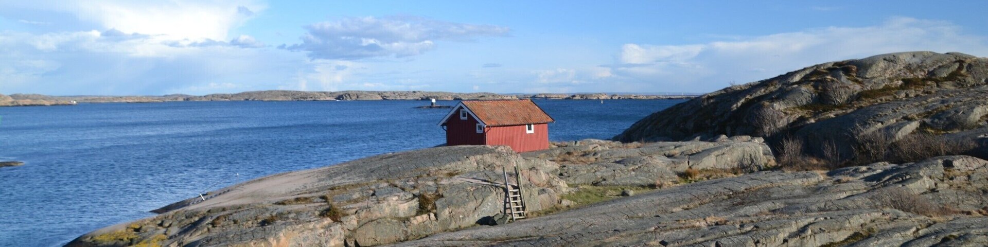 The beautiful west coast of Sweden. Smögen is one of the most famous places for tourists during summer, when people flock here to swim, eat and party at the picturesque Smögen Pier.
I preferred it better this cold, but sunny, day in April. Almost no one else there but a few Norwegians, coming down with their big boats, to celebrate easter.
#sweden #seaview #rocks #roadtrip #weekendgetaway #Blue