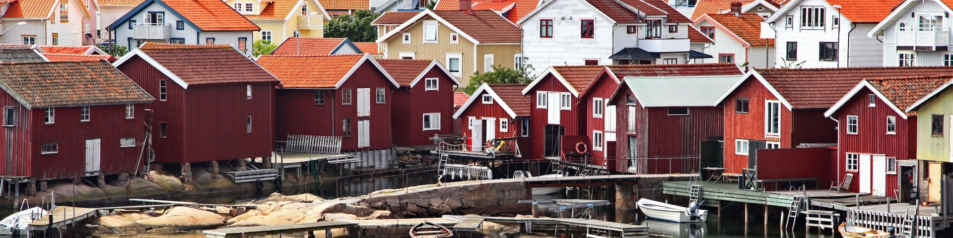 Smogen que inclui uma cidade e um rio ou córrego