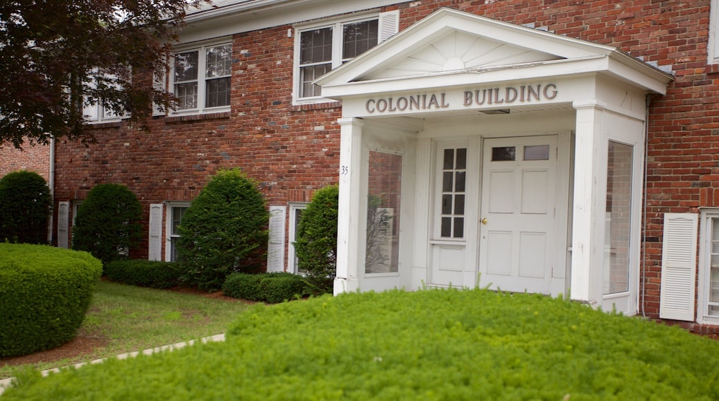 Burlington which includes an administrative buidling and street scenes