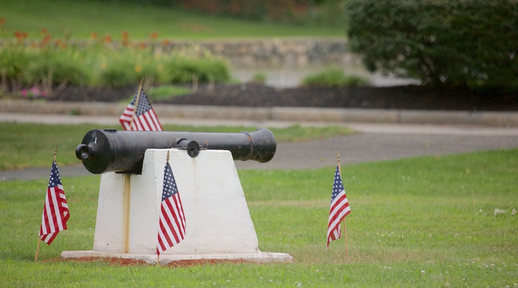 Burlington qui includes bĂątiment public et articles militaires