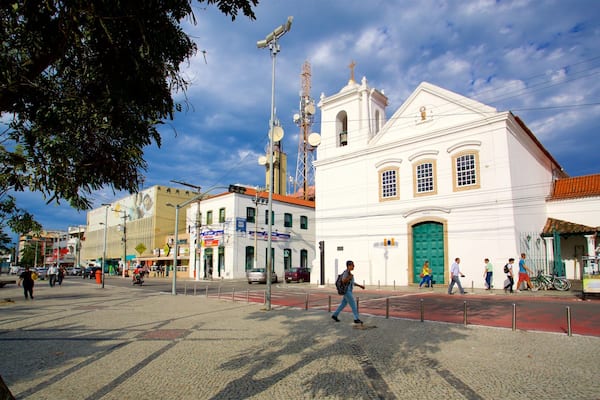 Nossa Senhora da Assunção de Cabo Frio Kirke som omfatter en lille by eller en landsby og en kirke eller en katedral