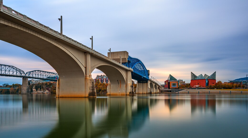 Chattanooga, Tennessee, USA downtown skyline on the Tennessee River