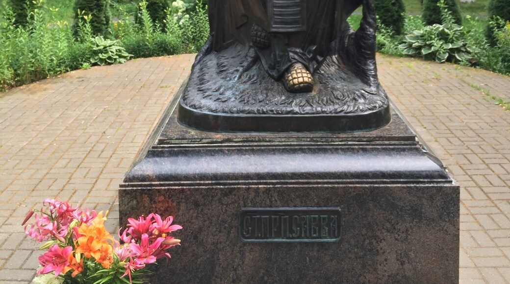 Памятник святому Савве у монастыря