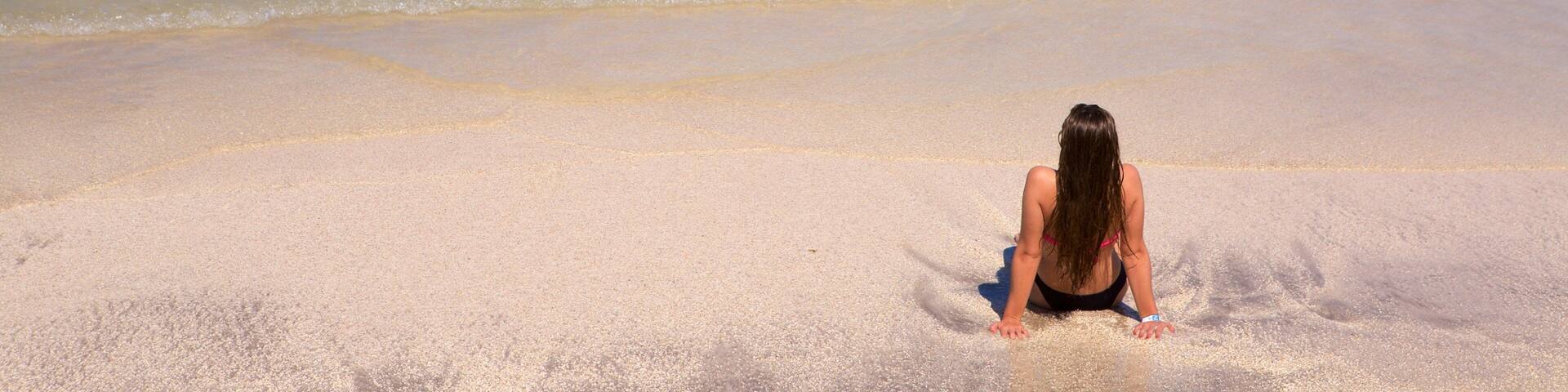 Ipioca Beach which includes waves, general coastal views and a beach