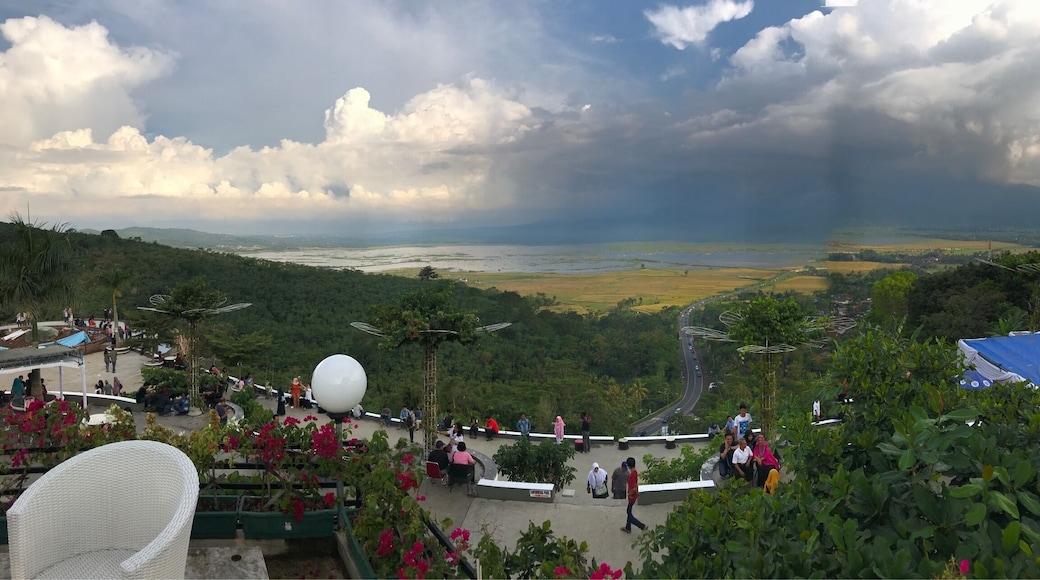 Mountains, lake and rice fields..best serve with a cup of robusta coffee. #lifeatexpedia