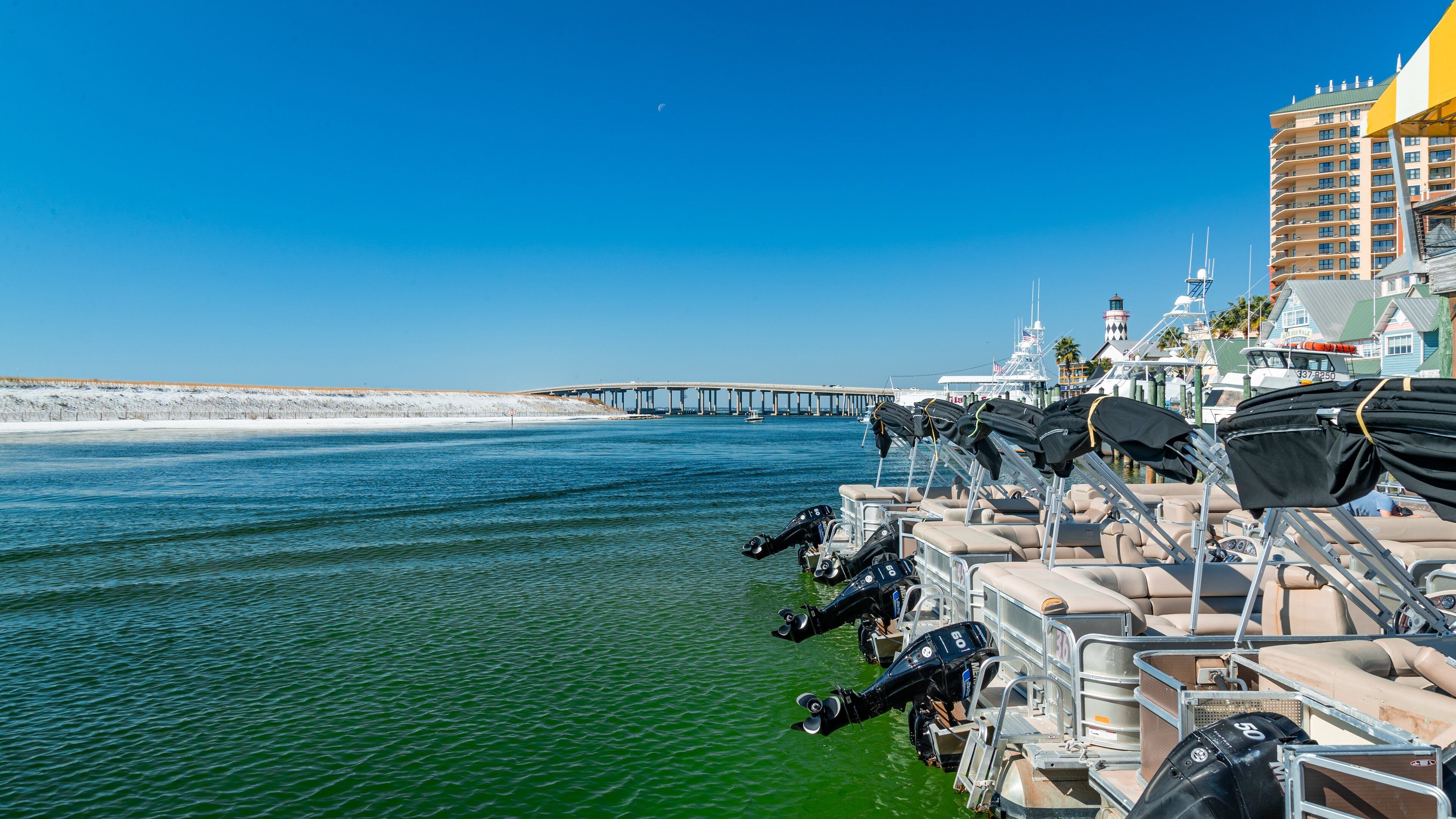 Florida which includes a bay or harbor