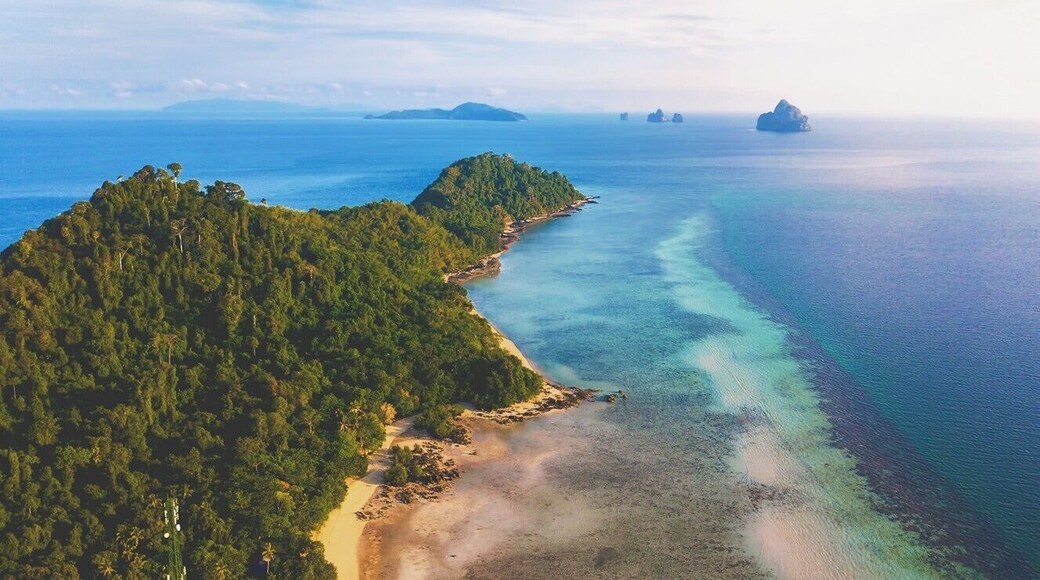 #LifeAtExpedia
A Beautiful Island located in the south of Thailand. One of the best off the beach snorkeling spot. Great for holiday!