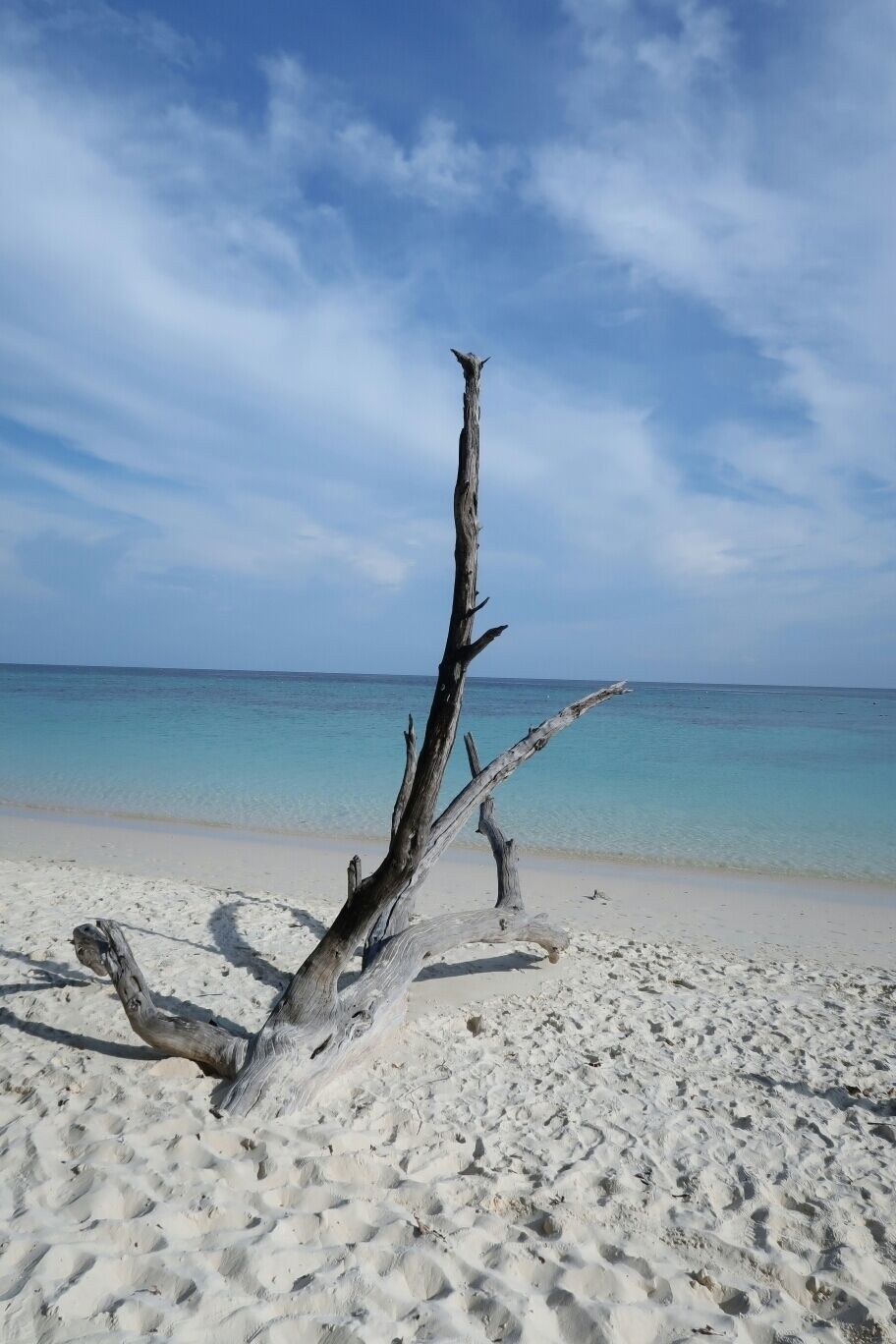 Simple composition on an amazing beach at Koh Muk, Thailand. Been there while sailing the andaman sea.
Beautiful beaches and not too touristic.
#beach #sand #thailand #beachtips