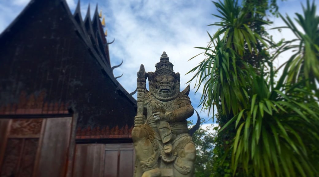 Sunday afternoon at the Black House