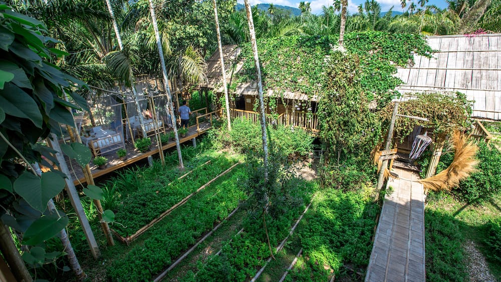 Baan Rai I Arun-Ranong: December 29, 2019, the atmosphere inside the restaurant, resort, tourists come to eat during the New Year's holiday, the Kapoe area, Thailand.