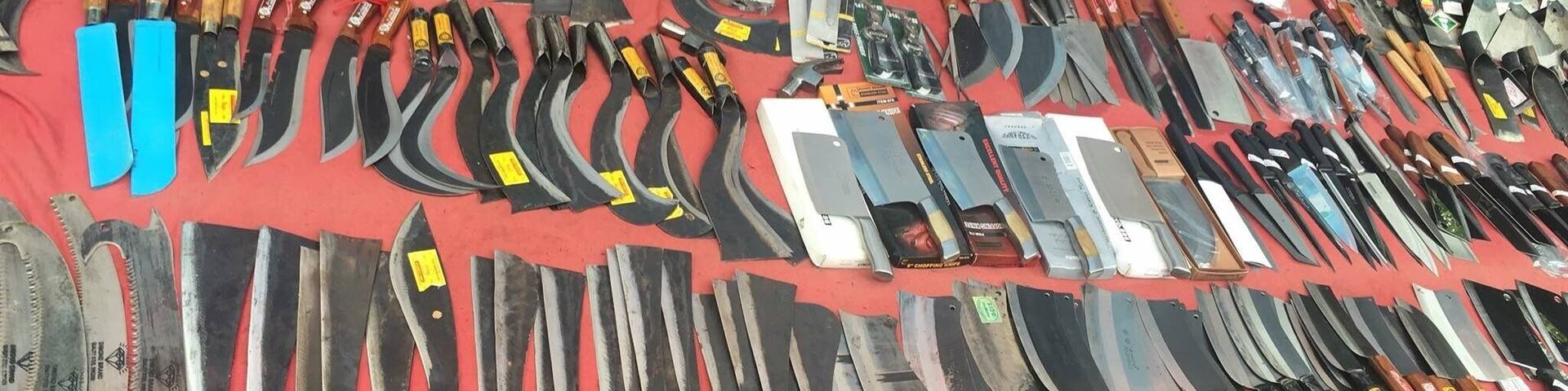 Picking up a few souvenirs from the Wang Phiken weekend market before heading home next week, anything for $6-$10 USD and very good quality