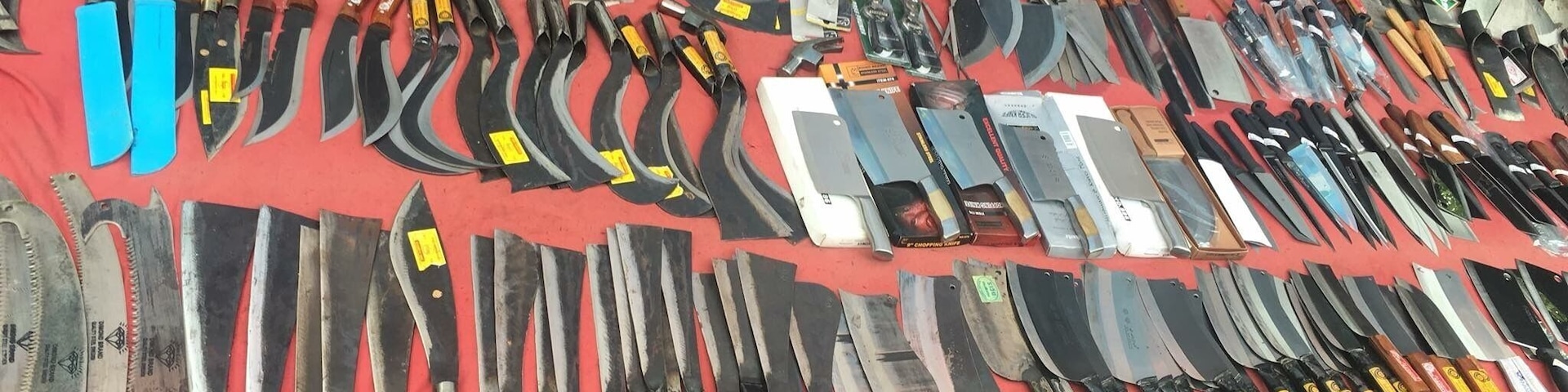 Picking up a few souvenirs from the Wang Phiken weekend market before heading home next week, anything for $6-$10 USD and very good quality