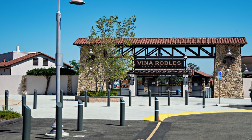 비나 로블레스 와이너리 & 원형 극장