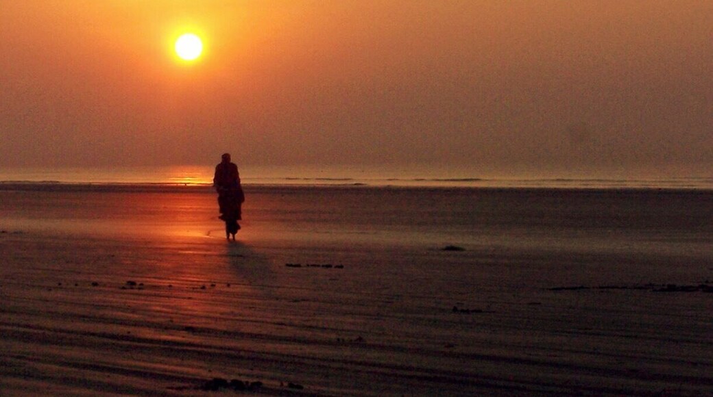 #beachbound the cyclist riding through the beach caught my attention as he was about to come in between me and setting sun, creating a wonderful silhouette