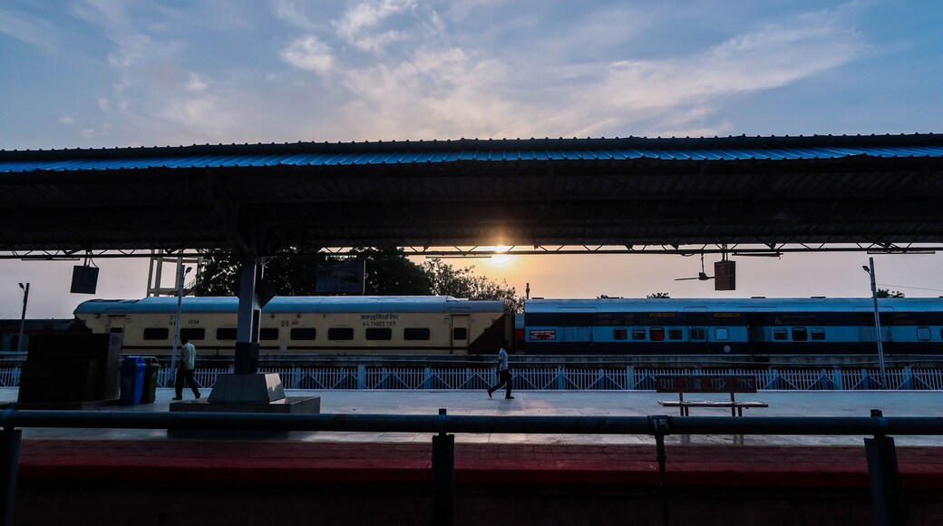 Another sunrise, another train journey, new places, after long waits….
I had never been more excited and I knew that because I couldn’t stop beaming throughout the train journey that I was about to embark upon. I was to visit a place for which I had tried nearly thrice during the last two years but failed for one reason or the other. With crossed fingers, I gave it another shot, admittedly one last shot, and bam! Here I was! But more on that soon.
#sassilysolo #travel #rajasthan #india #trainjourneys #earlymornings