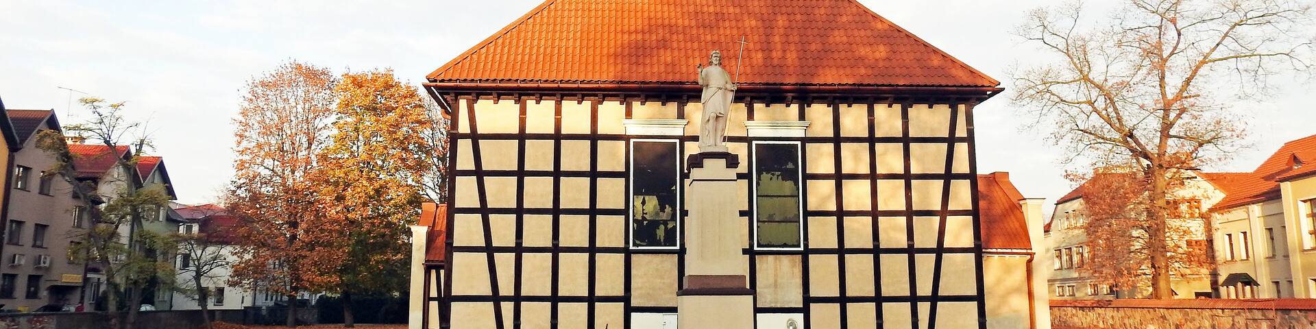 wybudowany pod koniec 16 wieku rzymskokatolicki kosciol pod wezwaniem Jana chrzciciela w mieście pisz województwo warminsko mazurskie w Polsce