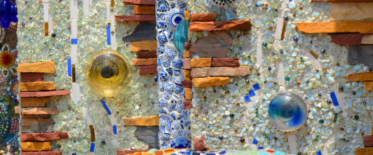 This jewel of a temple sits in the mountains in the center of Thailand. With an edifice made of the bright and broken, Wat Pha Sorn Kaew stands as a reminder that perfection isn't all it's cracked up to be.
#architecture #art #mosaic #stunningstructures