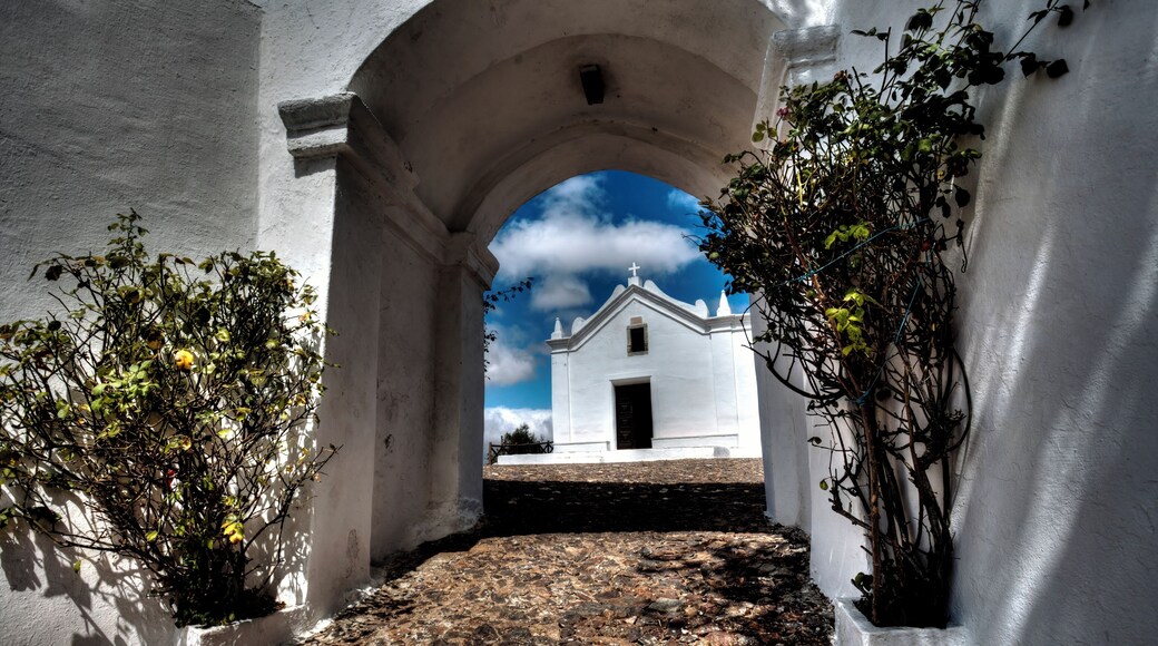 Little church on the highest point of my hometown. "Ermida da Nossa Senhora do Castelo", Aljustrel, Portugal
#aljustrel #Portugal #nossasenhoradocastelo #alentejo #visitportugal