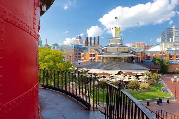 Seven Foot Knoll Lighthouse showing views