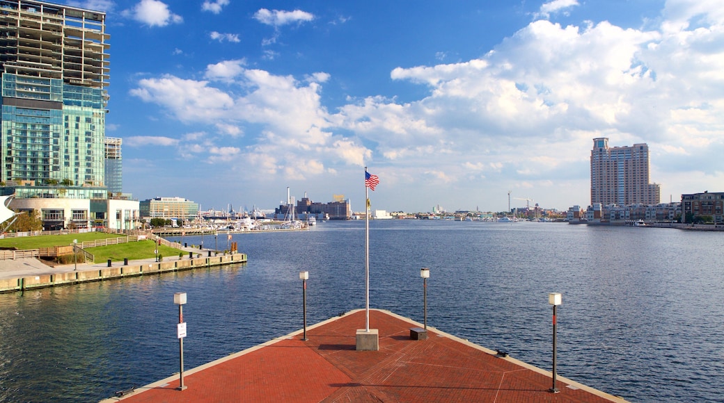 Seven Foot Knoll Light som viser marina