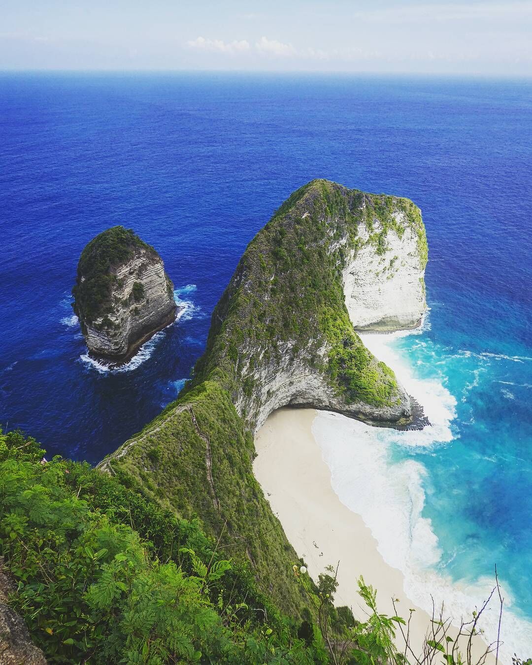 #travel #bali #nusapenida #ocean

Another scenic point on the island of Nusa Penida off the coast south east of Bali which has steadily growing in fame for last couple of years. The #Kelingking Beach with its weird shape can only be viewed from a cliff as there is no walking path that goes down to the beach. 

When arriving at Nusa Penida there will be a lot of stand alone rental cars and drivers ready to offer their service. The starting price offer will always be overpriced especially if they see you are a foreign tourist so always try to haggle with them first. :)