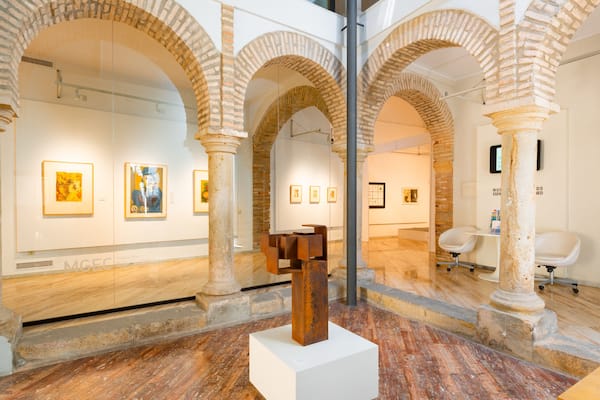 Museo del Grabado which includes interior views and art