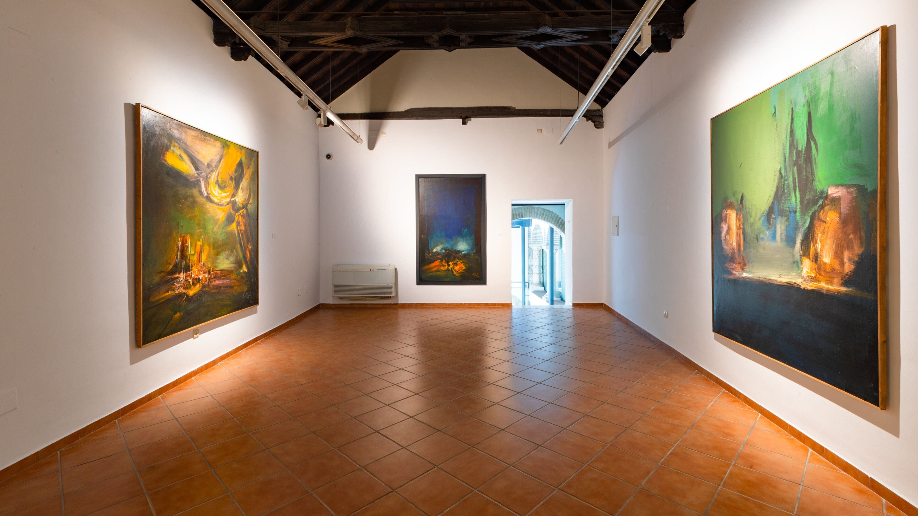 Museo del Grabado featuring interior views and art