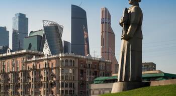 KC1A55 A WW2 monument in Dorogomilovo District, with International Business Centre skyscrapers in the background, Moscow, Russia.
