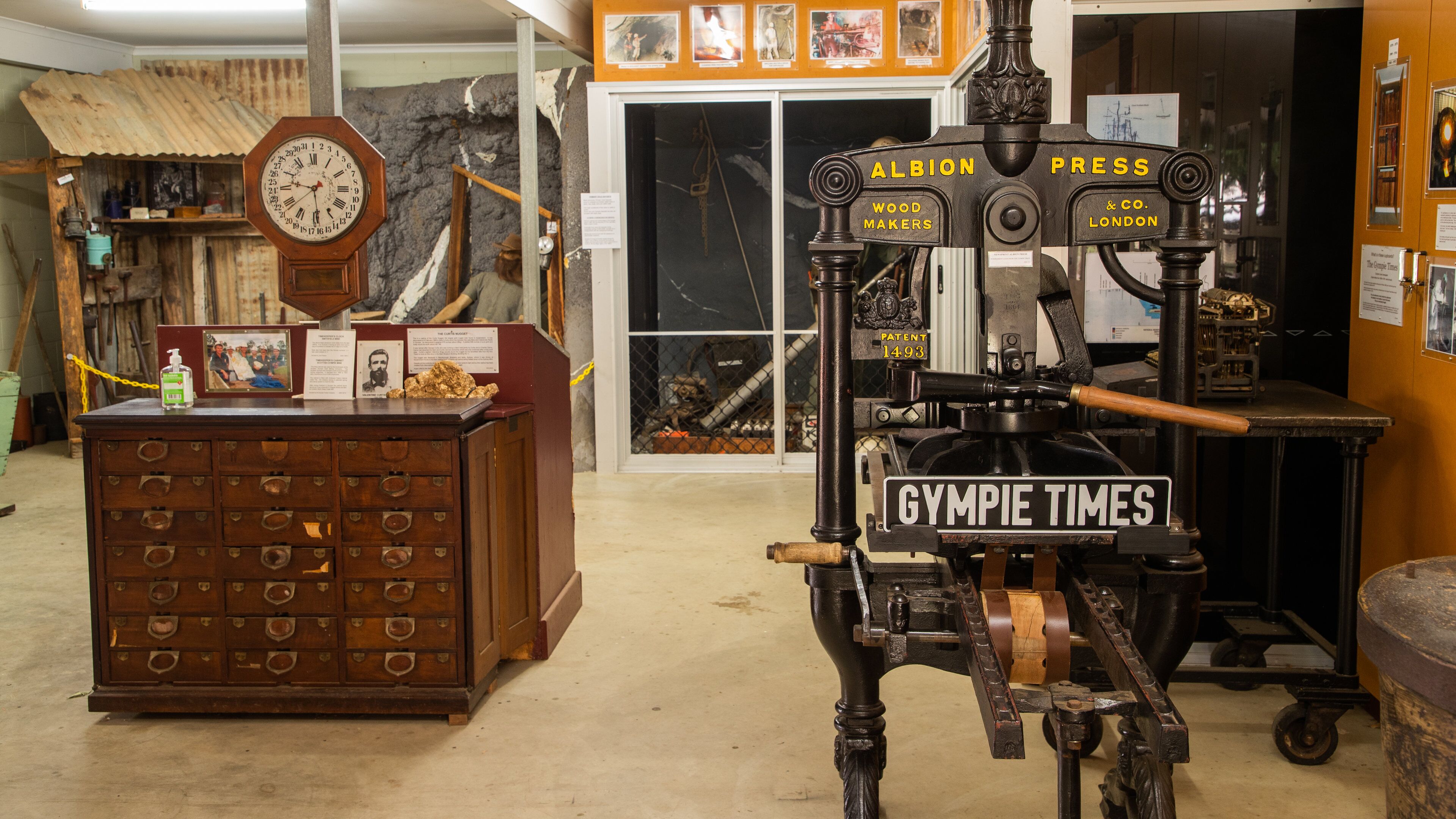 Gympie Gold Mining and Historical Museum which includes heritage elements and signage