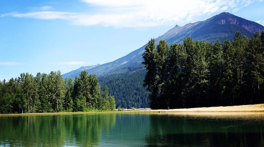A cute little provincial park located at the foot of the mountains. They have overflow camping available when all the other spots are full but the beach isn't as nice as other ones I've seen. Lots of ants and mosquitoes made it uncomfortable to stay here for more then I had to. The water was turquoise and the beach was quite rocky.
