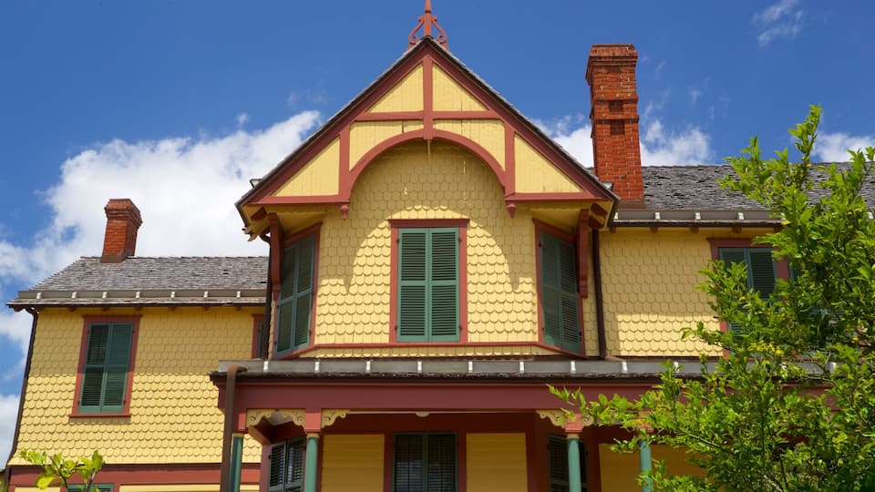 Pritchard House showing a house