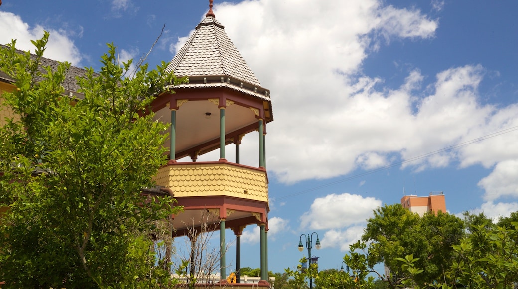 Pritchard House featuring a house