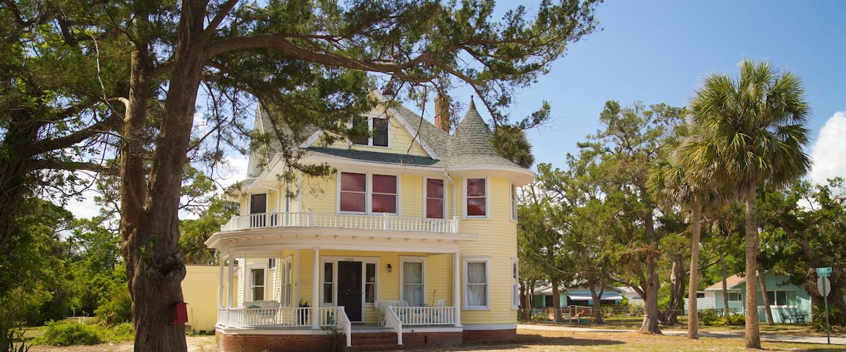 Spell House featuring a house