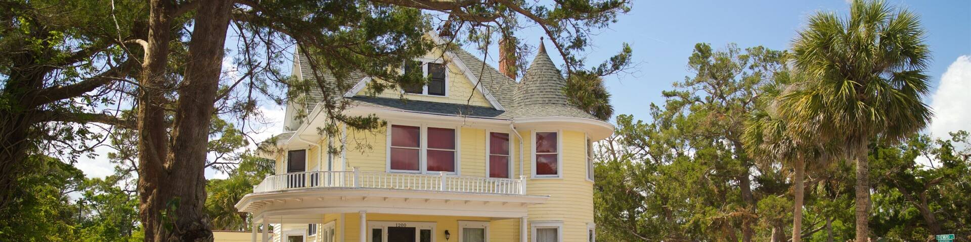 Spell House featuring a house