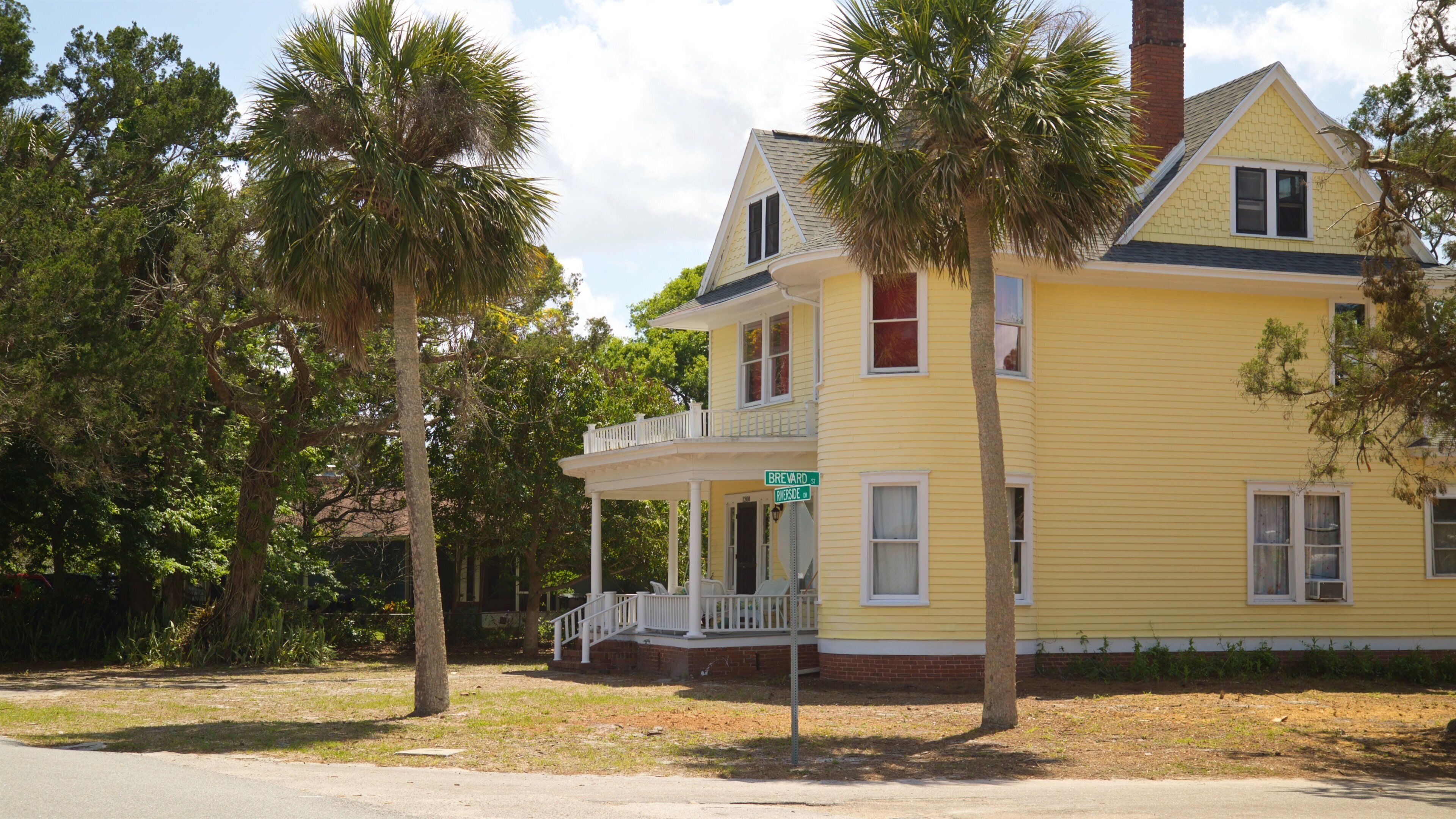 Spell House featuring a house