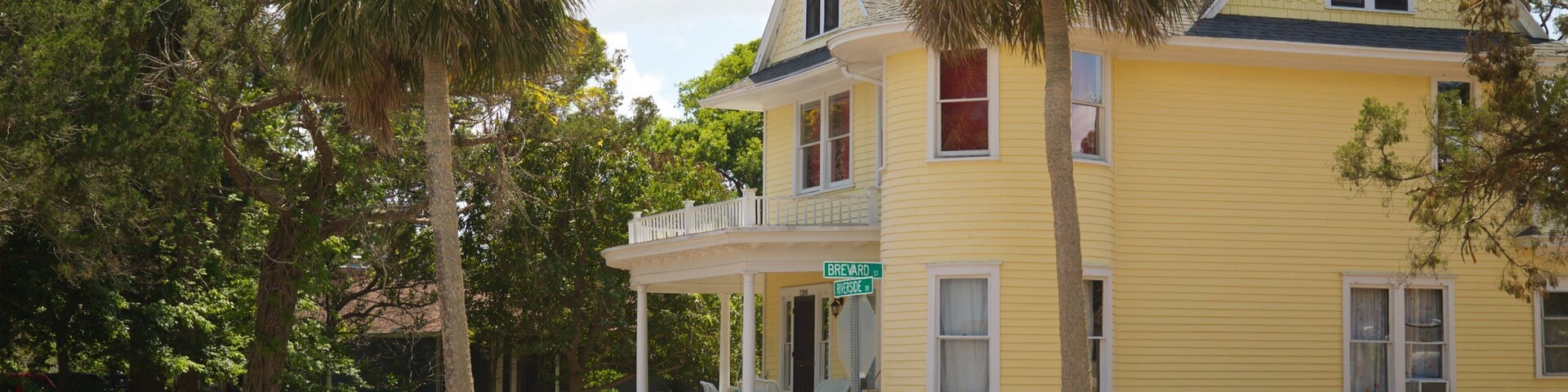 Spell House featuring a house