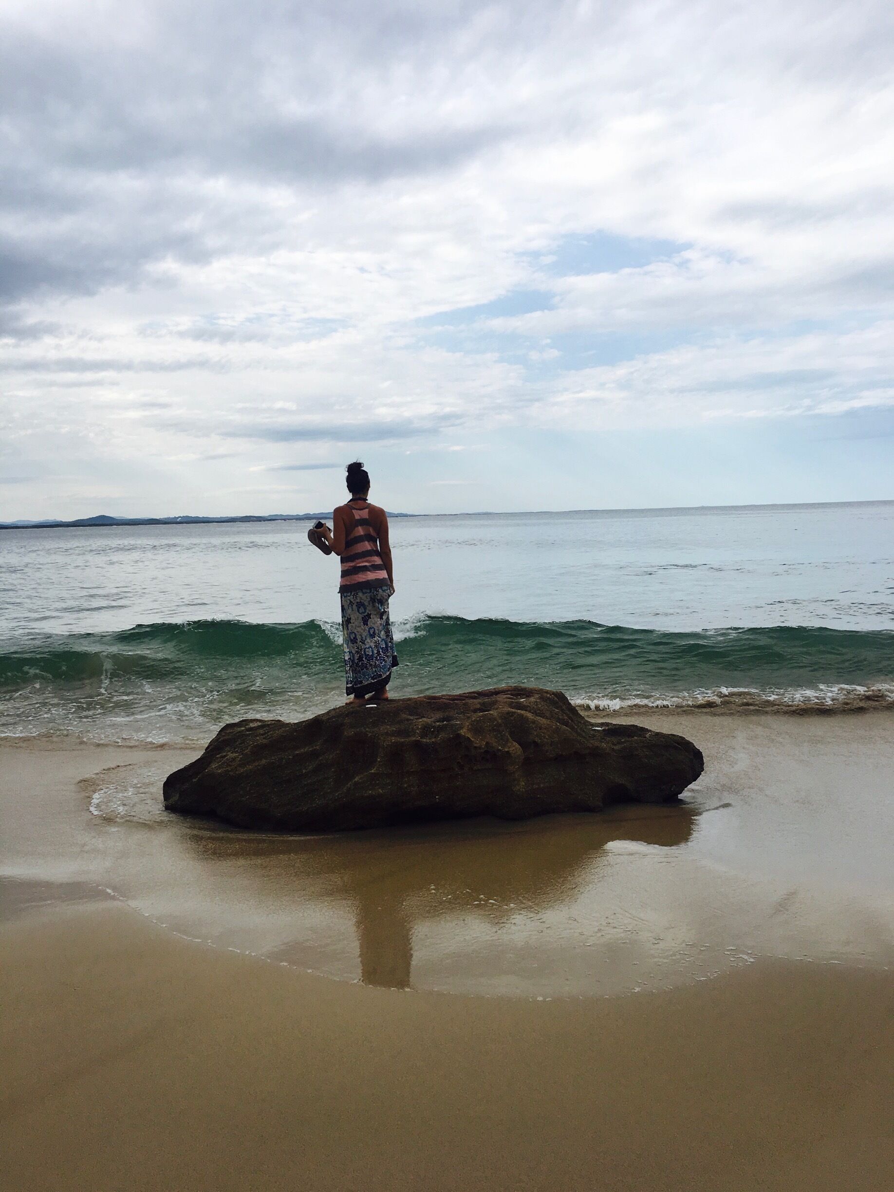 Took the walk from the lookout, kept to the right when we got to forks in the walk and then climbed down the rocks to find this secret little cove. #beach #rock #wave #cove 