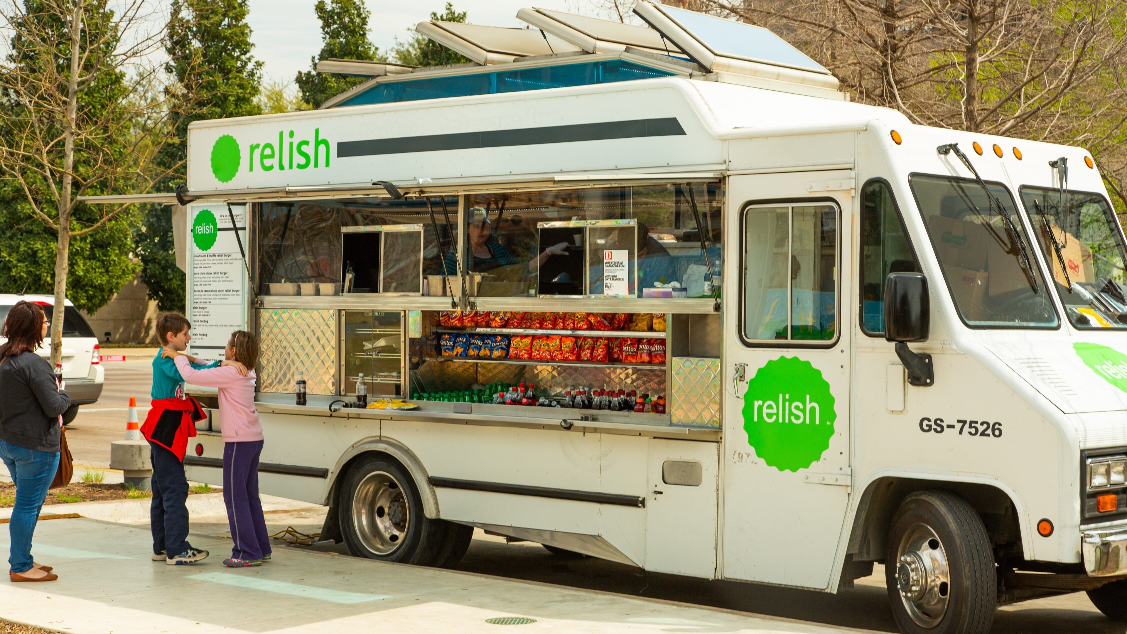Klyde Warren Park showing street scenes as well as a family